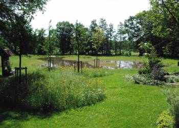 Naturteich einer parkähnlichen Gartenanlage in Westerstede